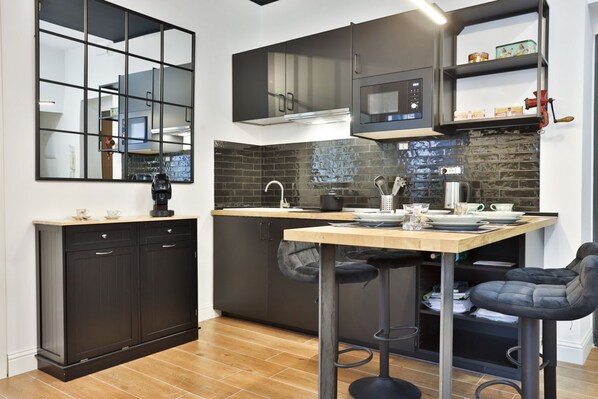 Fridge, microwave, stovetop, coffee/tea maker