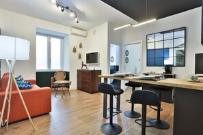 TV - Imma & Andrea Home - Your Stylish Salerno Retreat (Salerno)