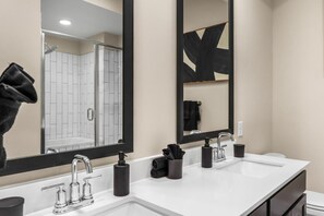 Hårføner og håndklær