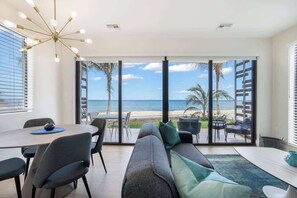 Televisio, stereot, työhuone