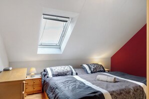 2 Schlafzimmer, Bügeleisen/Bügelbrett
