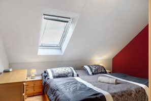 2 Schlafzimmer, Bügeleisen/Bügelbrett