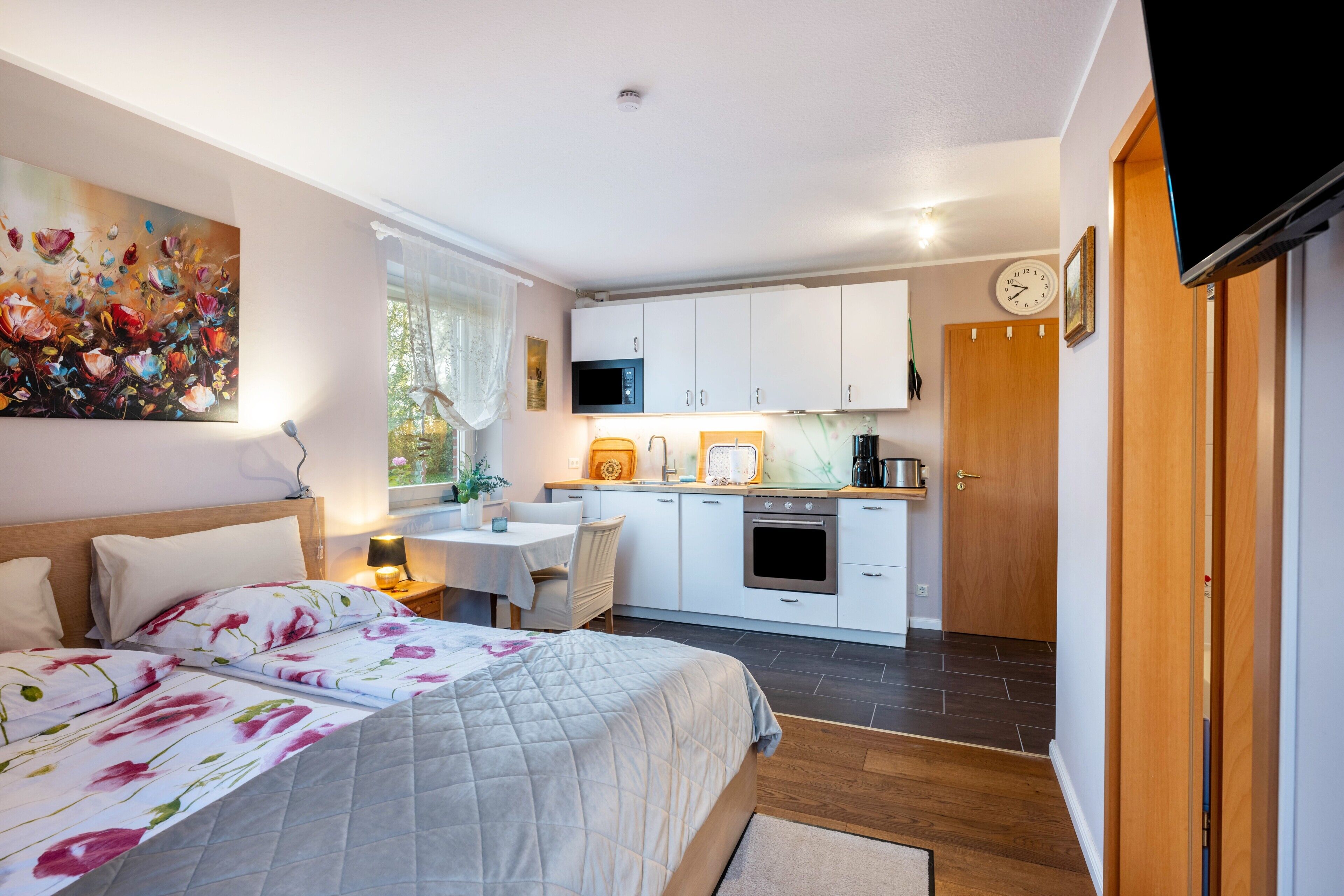1 slaapkamer, een strijkplank/strijkijzer, gratis wifi, beddengoed