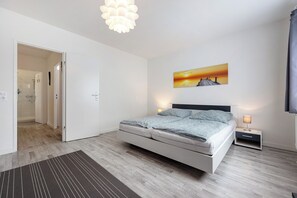 2 bedrooms, iron/ironing board, free WiFi, bed sheets - Holiday Home 'Ferienhaus Heide' with Private Terrace and Wi-Fi (Bad Fallingbostel)