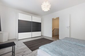 2 makuuhuonetta, silitysrauta/-lauta, ilmainen Wi-Fi, vuodevaatteet