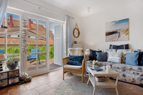 Apartment 'Fewo Yachthafenblick Nr 5' with Sea View, Private Terrace and Wi-Fi