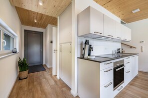 Frigorifero, forno, piano cottura, lavastoviglie