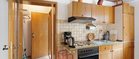 冷蔵庫、オーブン、コンロ、コーヒー / ティーメーカー