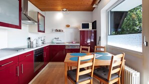 Kaffetrakter/tekoker, kjøleskap, mikrobølgeovn og ovn