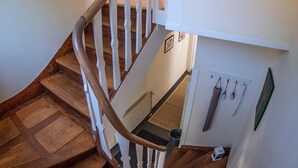 A wooden staircase with white railings, leading to an upper floor. - Apartment 'altes forsthaus schotten' with Shared Garden, Balcony and Wi-Fi (Schotten)