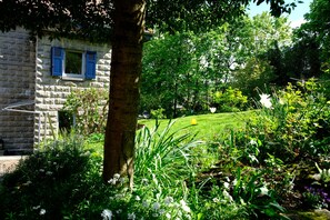 Property grounds - Apartment 'altes forsthaus schotten' with Shared Garden, Balcony and Wi-Fi (Schotten)