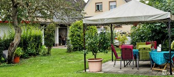 Apartamento 'Die Große Ferienwohnung' con jardín compartido, Wi-Fi y aire acondicionado.