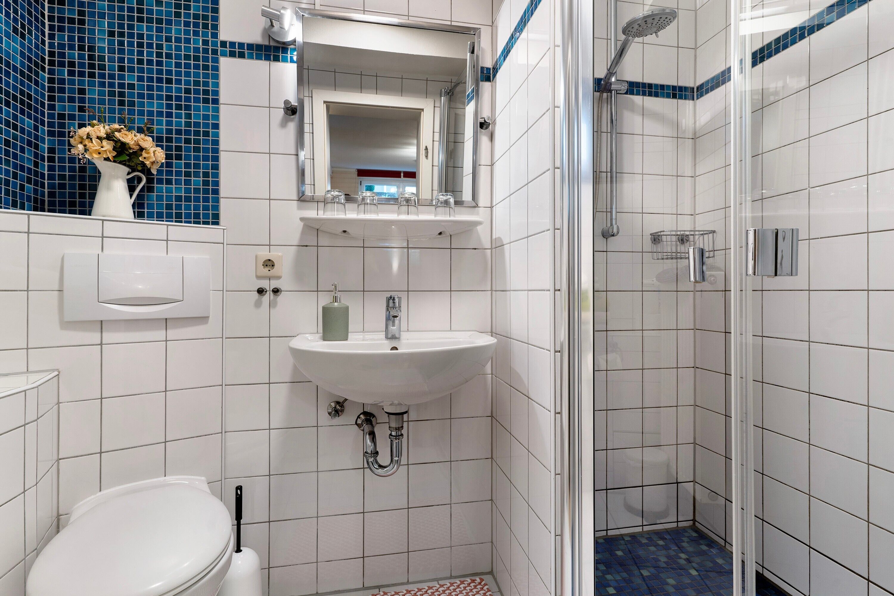 Dusche, Haartrockner, Handtücher