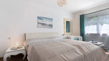 2 bedrooms, desk, iron/ironing board, free WiFi