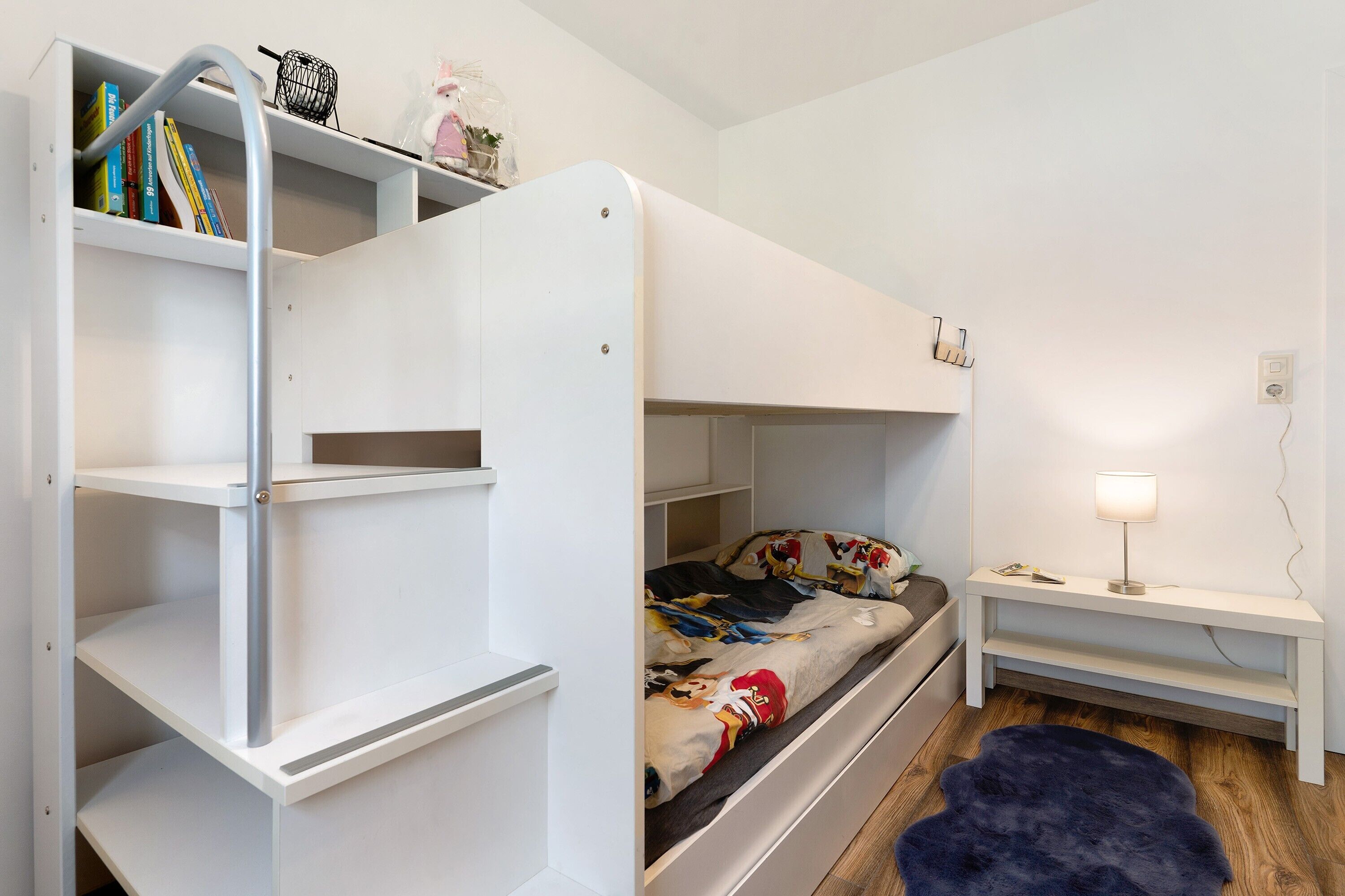 2 makuuhuonetta, työpöytä, silitysrauta/-lauta, ilmainen Wi-Fi