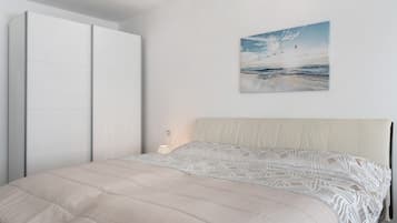 2 bedrooms, desk, iron/ironing board, free WiFi