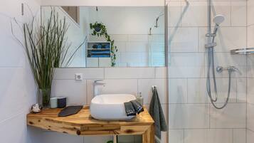 Bruser, hårtørrer, håndklæder