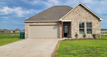 Sunset Hideaway 15 min from Downtown Lake Charles