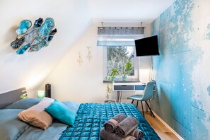 4 bedrooms, iron/ironing board, free WiFi, bed sheets - Holiday Home 'Ferienhaus Kirsch' with Private Terrace, Private Garden and Wi-Fi (Blankenhain)