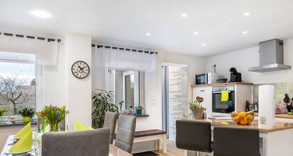 Ferienhaus 'Ferienhaus Kirsch' mit privater Terrasse, privatem Garten und WLAN