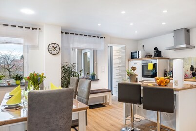 Casa de vacaciones 'Ferienhaus Kirsch' con terraza privada, jardín privado y Wi-Fi