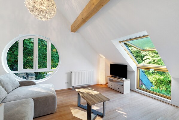 TV - Apartment 'Ferienwohnung Am Hirschfelsen' with Private Terrace and Wi-Fi (Bühlertal)