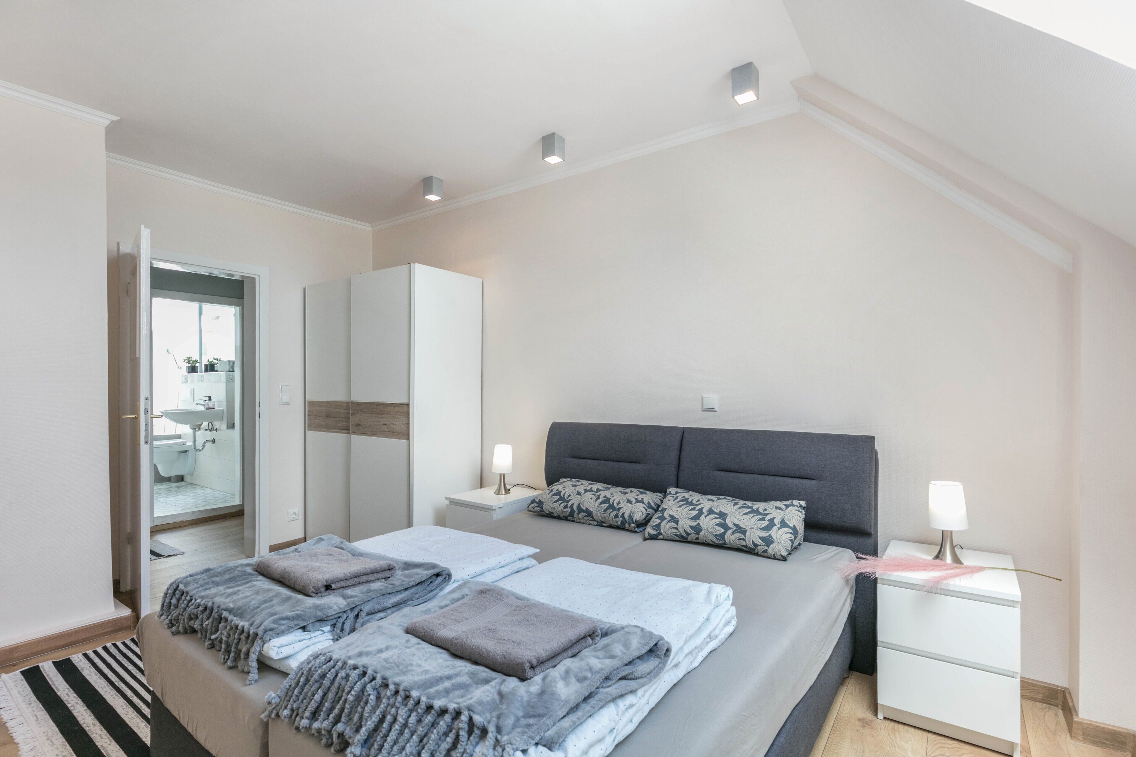 1 dormitori, planxa i posts de planxar, wifi gratuïta i roba de llit 