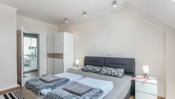 1 dormitori, planxa i posts de planxar, wifi gratuïta i roba de llit