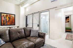 Interior - Urban Luxe: Stylish 4BR in Sterchi Lofts (Knoxvile)