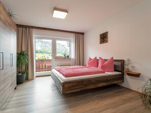 3 間睡房、上網