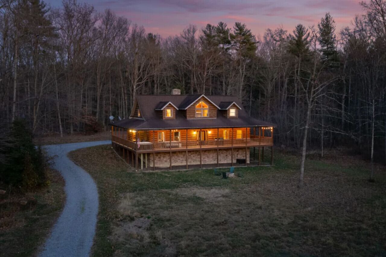 Mountain Getaway - Pondside Pet-Friendly Lodge