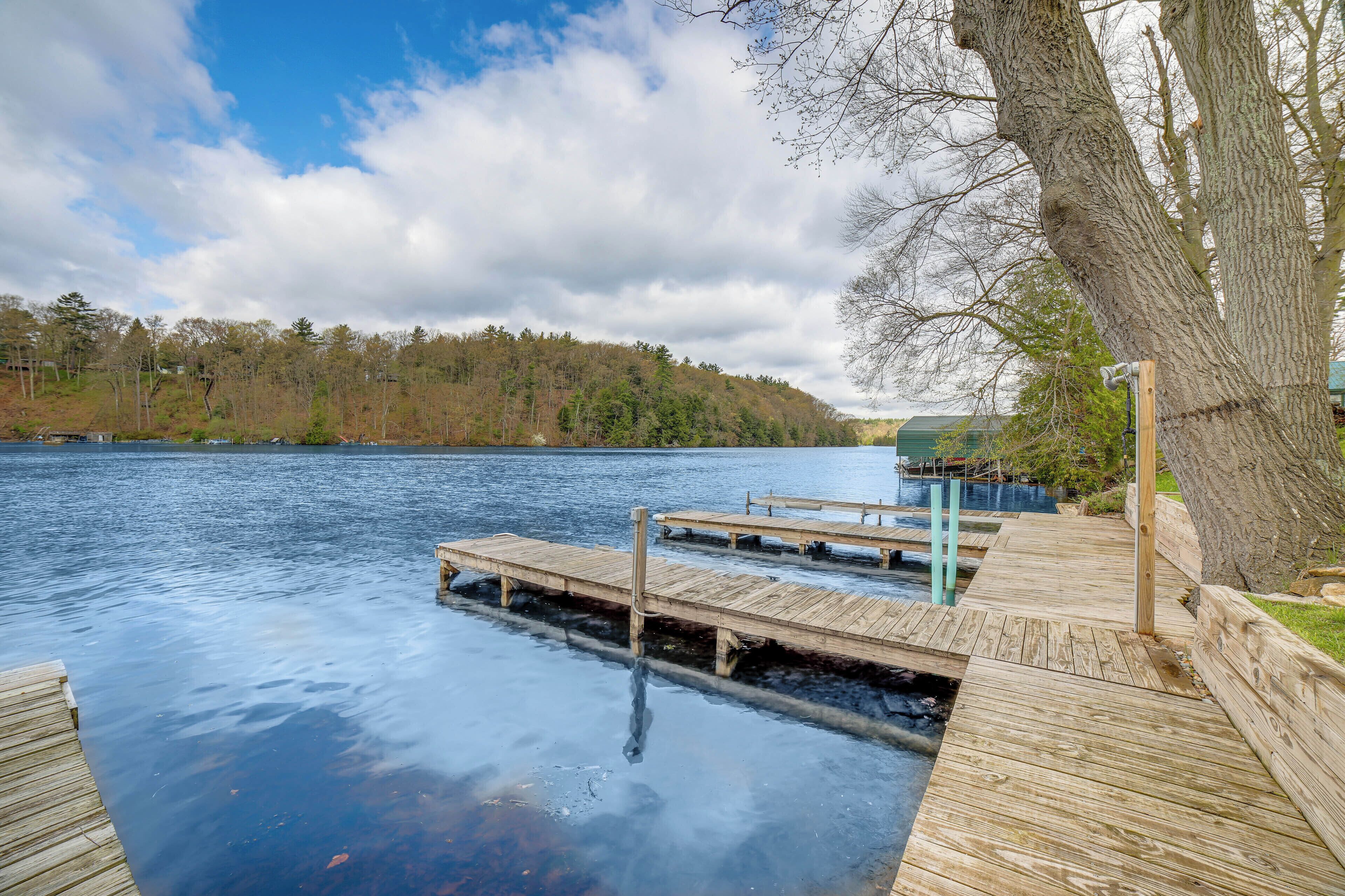 Croton Pond & Muskegon River Cottage w/ Boat Docks