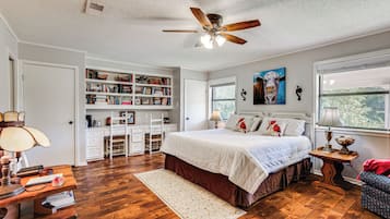5 bedrooms, iron/ironing board, WiFi, bed sheets