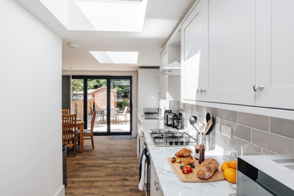 House | 3 bedrooms - Apple Blossom - From 125 Per Night (Henley-on-Thames)