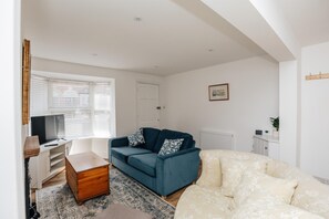 House | 3 bedrooms - Apple Blossom - From 125 Per Night (Henley-on-Thames)