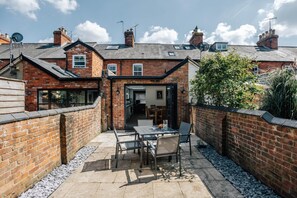 House | 3 bedrooms - Apple Blossom - From 125 Per Night (Henley-on-Thames)