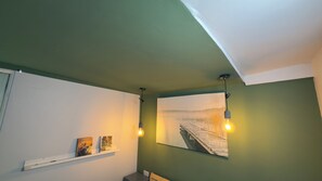 Interior - Cozy studio with a private enterance and available parking space. (Cambridge)