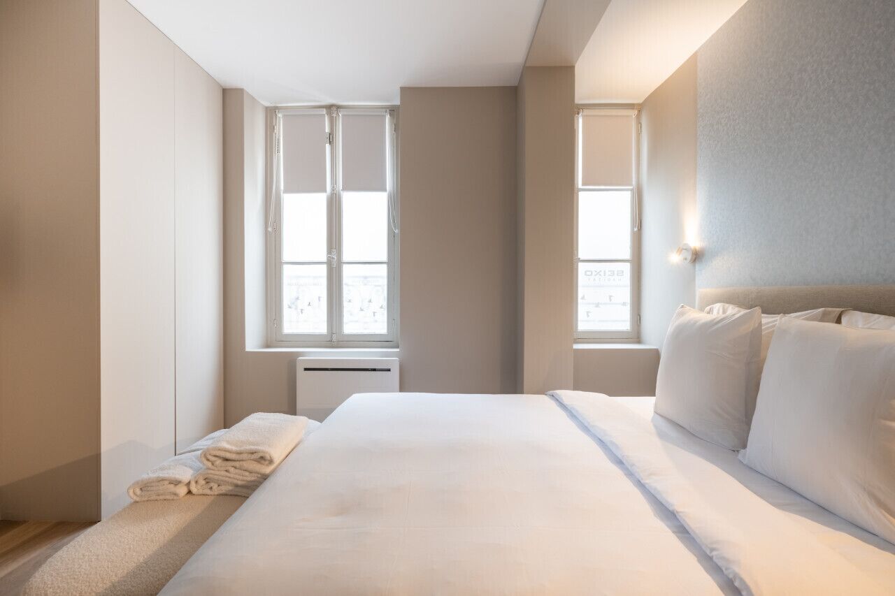 1 habitación, tabla de planchar con plancha, cuna de viaje y wifi 