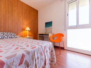 3 bedrooms, iron/ironing board, free WiFi - Nice apartment for 6 guests with WIFI, pool, TV and balcony (Cunit)