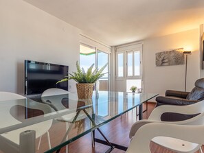 Dining - Nice apartment for 6 guests with WIFI, pool, TV and balcony (Cunit)