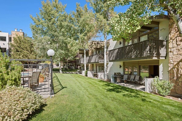 Terrace/patio - Ski-In/Ski-Out at Snowmass Base – Steps to Lifts, Hot Tub, Wood Fireplace, Views & More! (Snowmass Village)