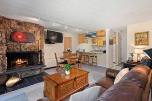 TV, fireplace