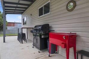 Terrace/patio - Hayes Corner Cottage - Short Drive to CBD, Private (North Wagga Wagga)