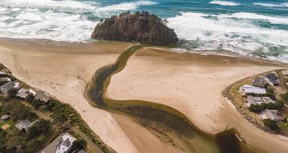 Market Loft, steps to beach & great food!