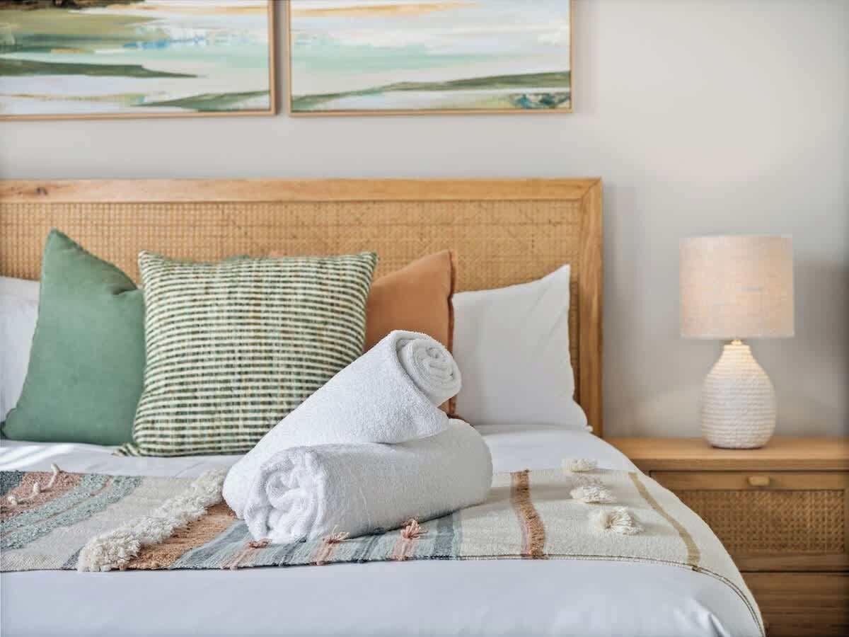 4 habitaciones, tabla de planchar con plancha, wifi y ropa de cama 