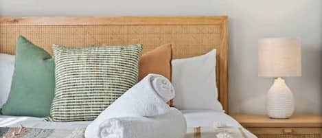 4 habitaciones, tabla de planchar con plancha, wifi y ropa de cama