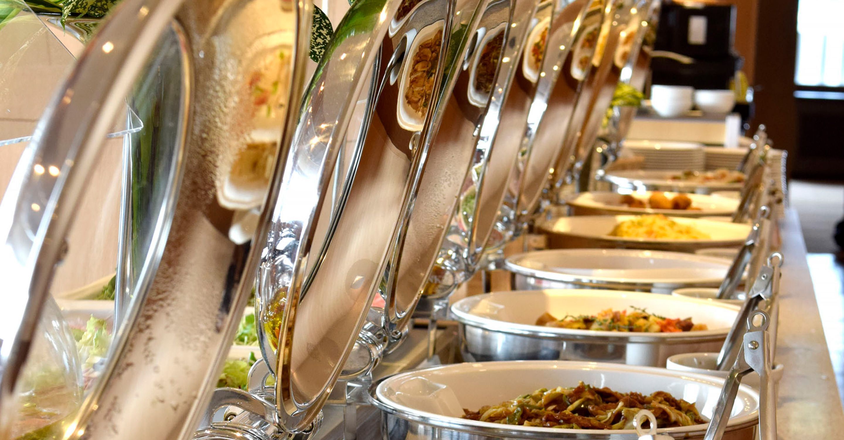 Daily buffet breakfast (JPY 2300 per person)