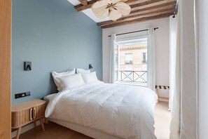 3 bedrooms, iron/ironing board, WiFi, bed sheets