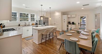 5BR | Hot tub & Pool table | Mins to Beale