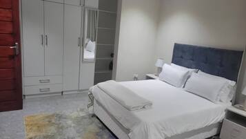 3 bedrooms, iron/ironing board, WiFi, bed sheets